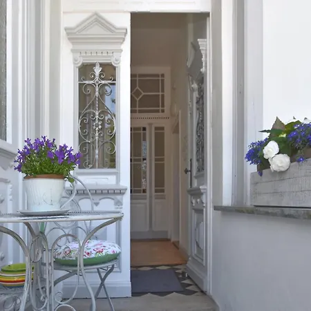 Komfort Mit Schlossblick Lägenhet